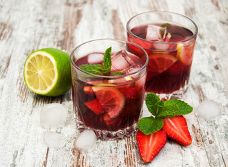 Lemonade with srtawberries