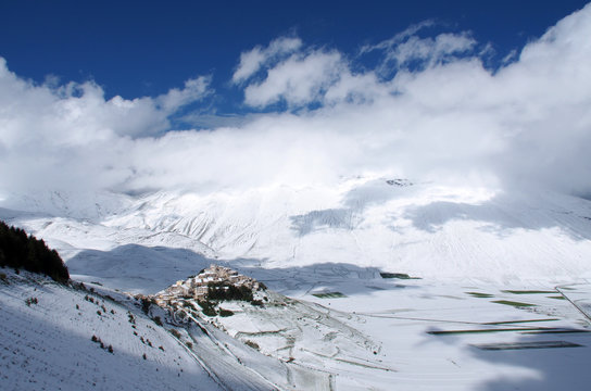 Castelluccio im Schnee