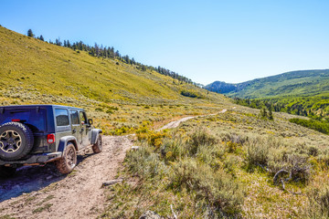Obraz na płótnie Canvas 4WD vehicle driving off road through mountains