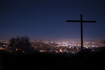 Ausblick auf Stuttgart bei Nacht vom Birkenkopf aus (Monte Scherbelino)