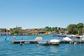 Fototapeta na wymiar Veduta del porto turistico di Sarnico sul lago d'Iseo