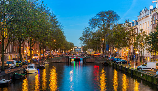 Canal d'Amsterdam le soir, Hollande, Pays-Bas