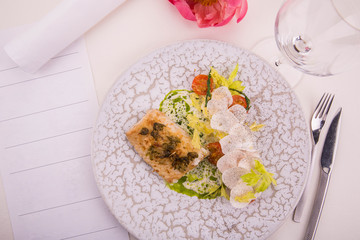 The fried sturgeon sprinkled capers is served with a Savoy cabbage in creamy sauce