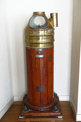 Obraz premium boussole ancienne et son habitacle