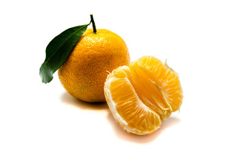 Mandarine Mandarinen clementine clementinen isoliert freigestellt auf weißen Hintergrund,...