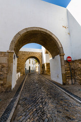 Fototapeta na wymiar In the old alleyways of Faro on the coast of southern Portugal