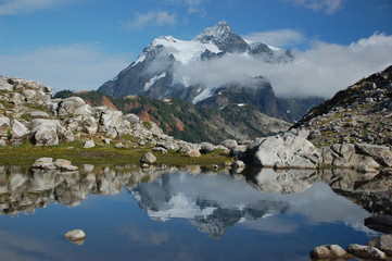 Fototapeta na wymiar Mt Shuksan in North Cascades National Park Reflections