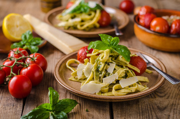 Pasta pesto basil