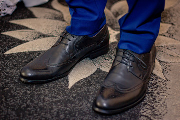 Groom's shoes