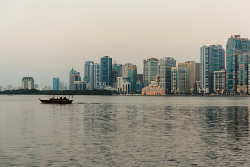 Fototapeta premium Wgląd nocy Sharjah UAE