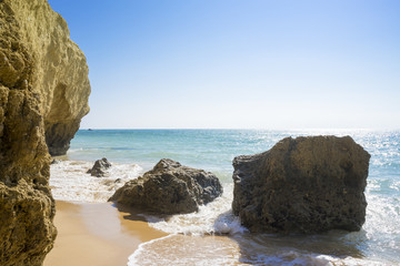 Strand an der Algarve bei Albufeira, Portugal