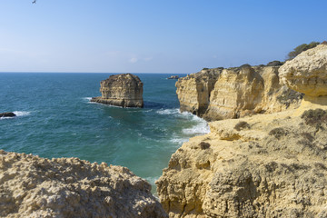 Fototapeta na wymiar Felsküste der Algarve in Portugal
