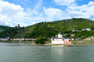Obraz premium pfalzgrafenstein im rhein