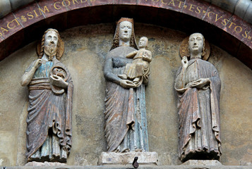 Maria tra i santi Giovanni Battista e Pantaleone;  lunetta del portale del Duomo di Crema