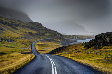 Empty Street with Icelandic Landscape during with misty mountain - obrazy, fototapety, plakaty