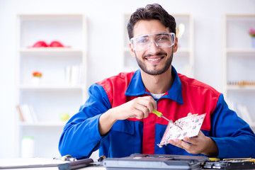 Repairman working in technical support fixing computer laptop tr