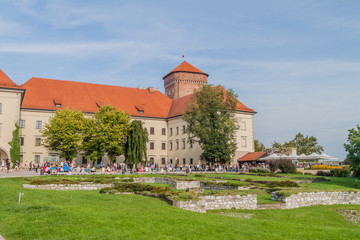 Fototapeta na wymiar KRAKOW, POLAND - SEPTEMBER 3, 2016: Tourists visit Wawel castle in Krakow, Poland
