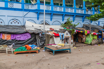 KOLKATA, INDIA - OCTOBER 31, 2016: Simple dwellings of impoverished people near Kalighat temple in...
