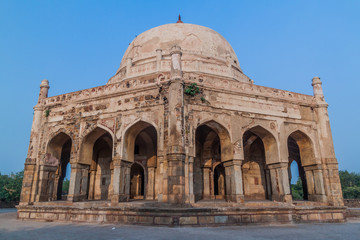 Fototapeta na wymiar Tomb of Adham Khan in Mehrauli district of Delhi, India