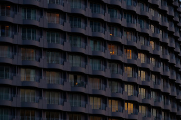 Obraz premium Sunset reflections in Tokyo buildings