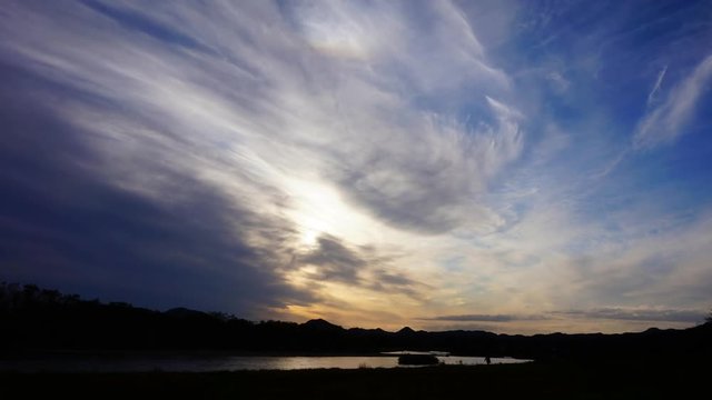 タイムラプス　夕焼け　川　4k