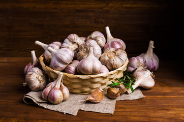 Raw garlic cloves