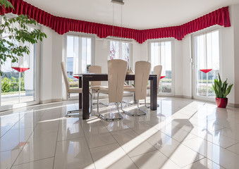 Esstisch in Wohnzimmer, modern