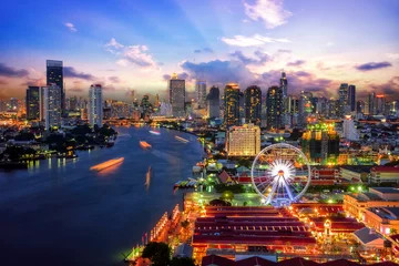Selbstklebende Fototapete Bangkok Bangkok-Stadtbild. Bangkok-Sonnenaufgang im Geschäftsviertel. in der Dämmerung
