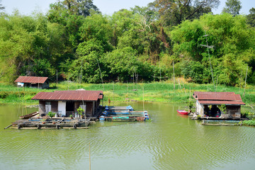 Fototapeta na wymiar Floating house in Thailand.Houseboat.Slow life people