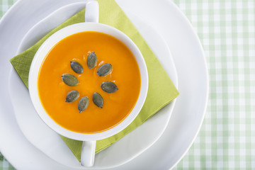 Sopa o crema de calabaza comida saludable para una dieta vegetariana