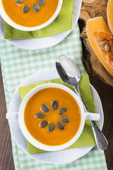 Sopa o crema de calabaza comida saludable para una dieta vegetariana