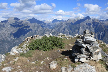 Traumhafte Alpenlandschaft / Auf dem Gipfel des Monte Berlinghera am Comer See (Blick zu den Gipfeln der Bernina-Alpen)