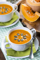 Sopa o crema de calabaza comida saludable para una dieta vegetariana