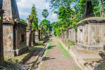 Fototapeta na wymiar Tombs of South Park Street Cemetery in Kolkata, India