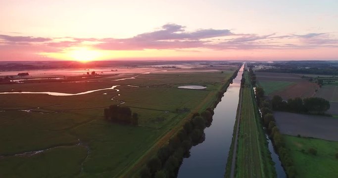 Le canal de la Somme - Vol pr&egrave;s de  Saint-Valery-sur-Somme - Baie de Somme