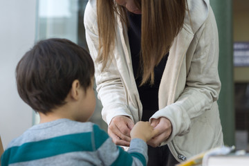 Obraz premium Japanese woman and son