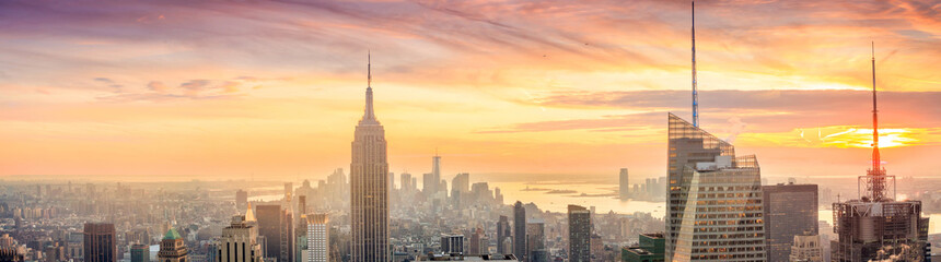 Fototapeta premium Panorama of Manhattan Skyline at sunset