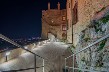 Veduta notturna del Castello La Grua-Talamanca nel comune di Carini, provincia di Palermo IT