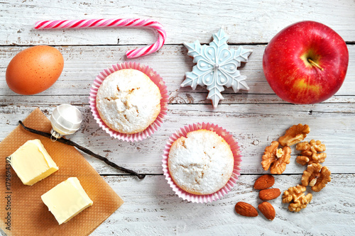 "Backen zur Weihnachtszeit" Stockfotos und lizenzfreie Bilder auf