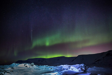 Aurora borealis / Polarlicht über dem winterlichen Island