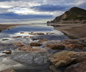 photo rocks in the water