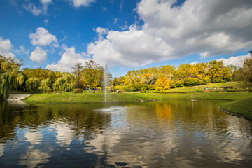 Obraz premium Herbst in Kurpark Oberlaa in Wien
