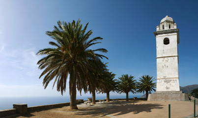 Capo Corso, Corsica, 28/08/2017: il campanile bianco di Canari, un ex faro costruito per segnalare...