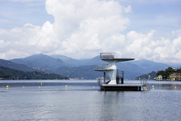 Sprungturm im Lago d'Orta