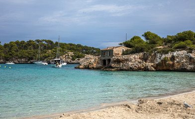 Maison en pierre dans le parc naturel de Mondrago à Santanyi sur l'île de Majorque (Îles Baléares, Espagne)