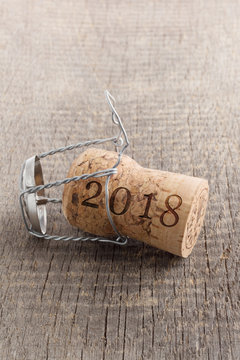 Champagnerkorken auf Holz 2018