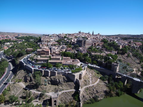 Drone sobre Toledo, Castilla La Mancha, España. Fotografia aerea