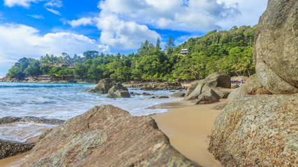 Aufnahme vom Leam Sing Beach auf der thailändischen Ferieninsel Phuket bei Tag im November 2013