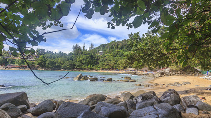 Aufnahme vom Leam Sing Beach auf der thailändischen Ferieninsel Phuket bei Tag im November 2013