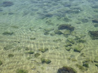 Fototapeta premium rochers dans l'eau cristalline